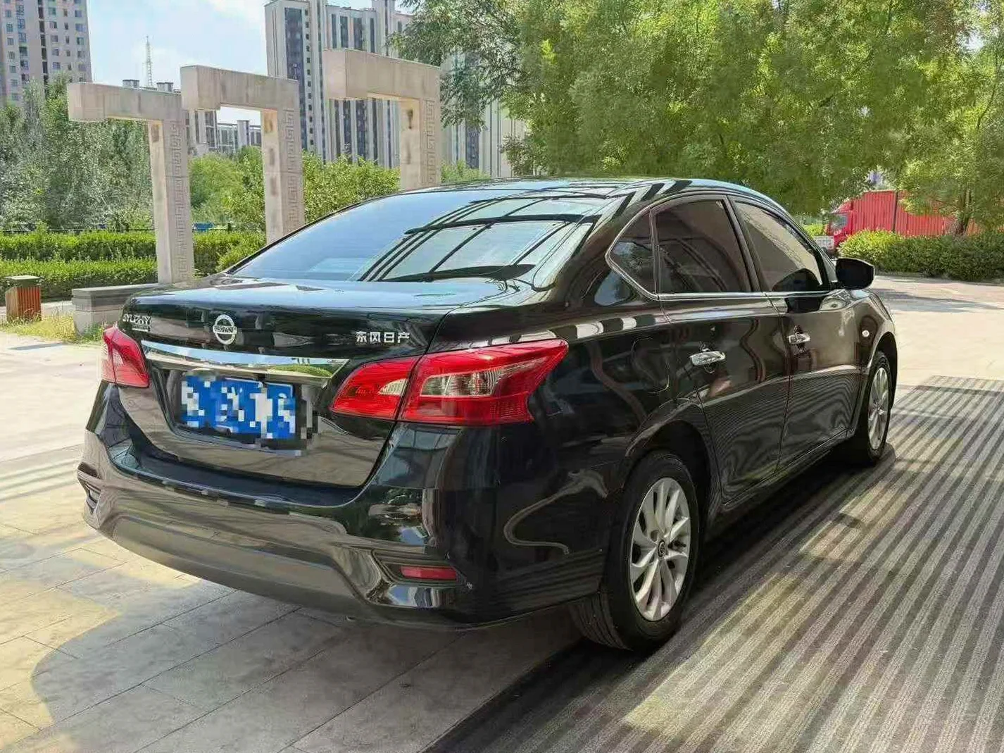 日产轩逸 后面外观一