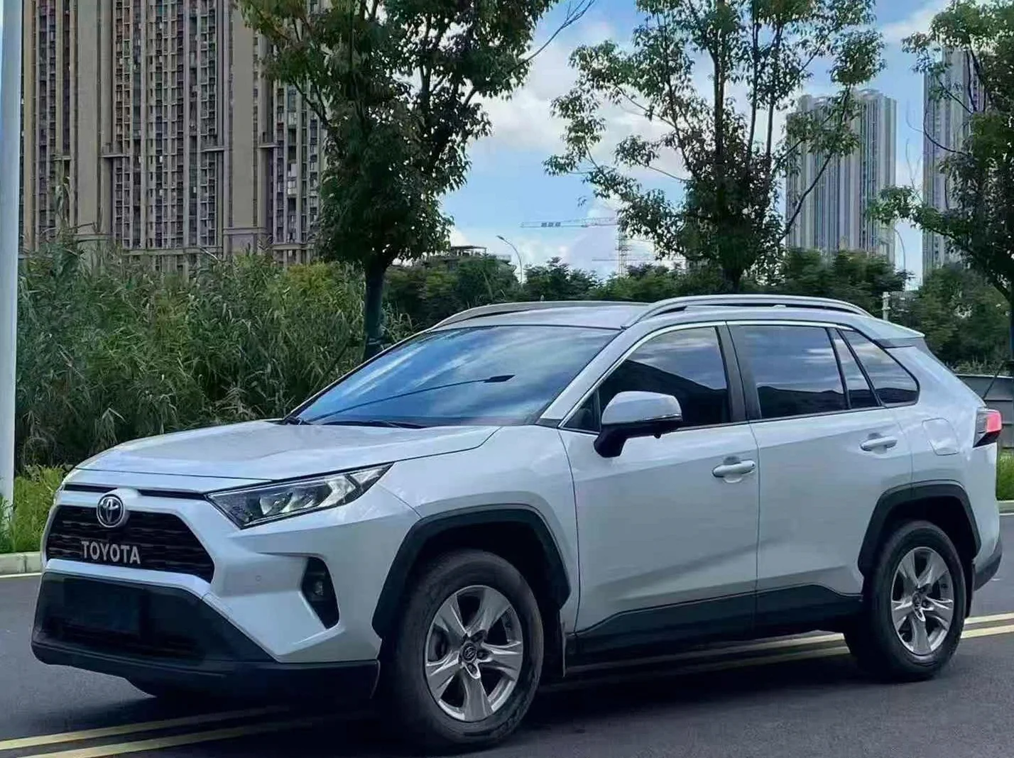丰田RAV4 正面外观三