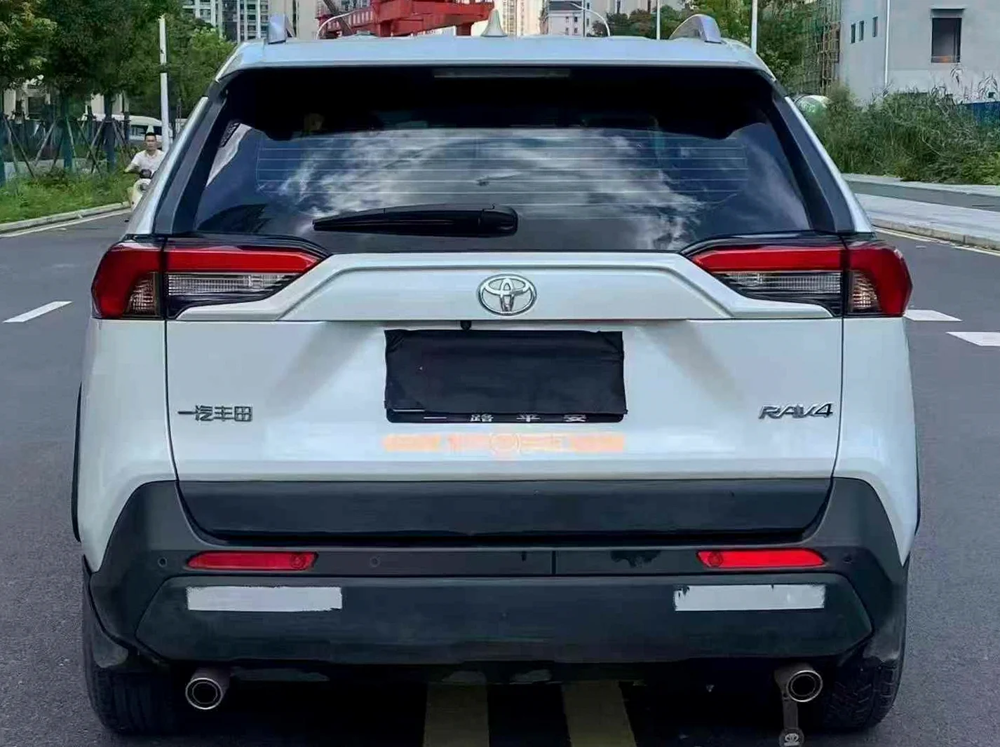 丰田RAV4 后面外观二