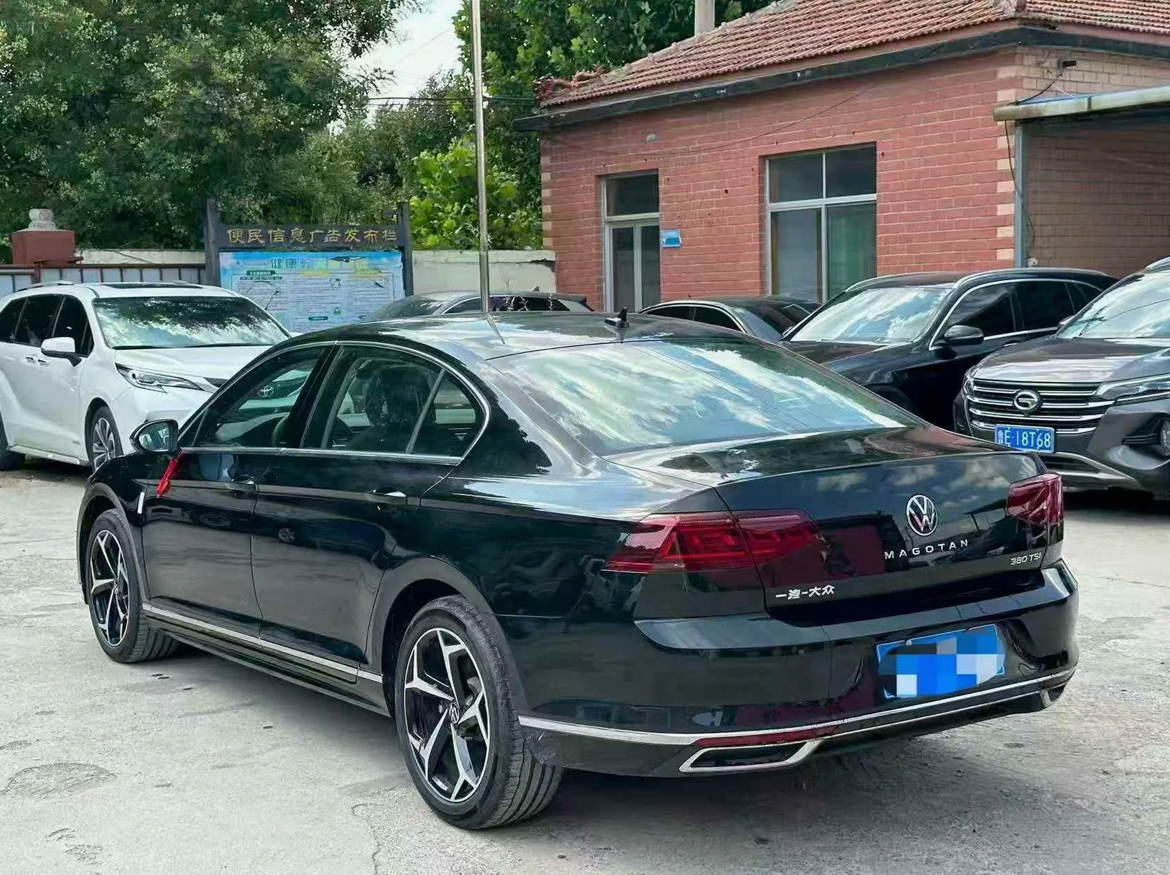 大众迈腾 后面外观一