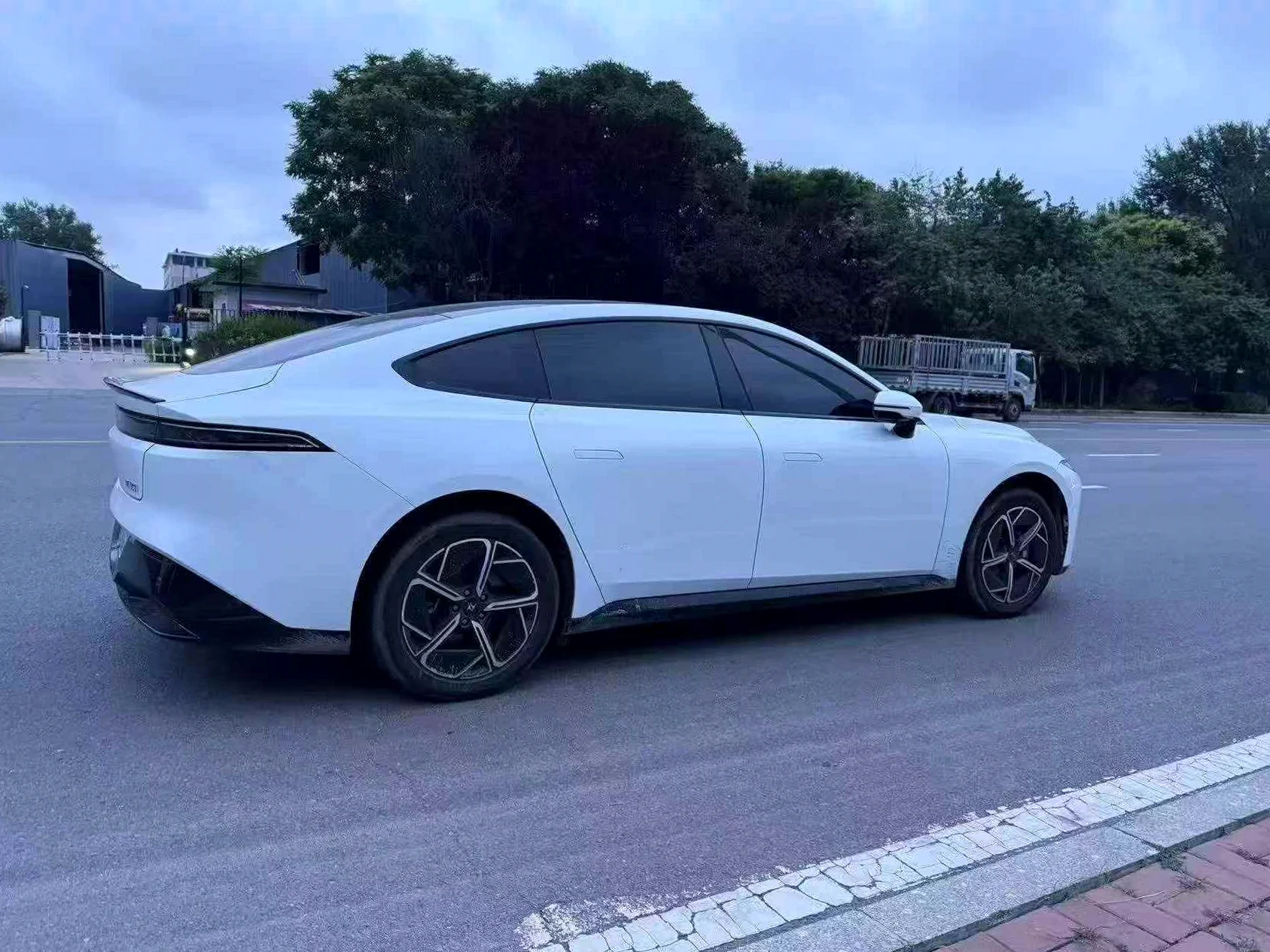 东风奕派 正面外观三