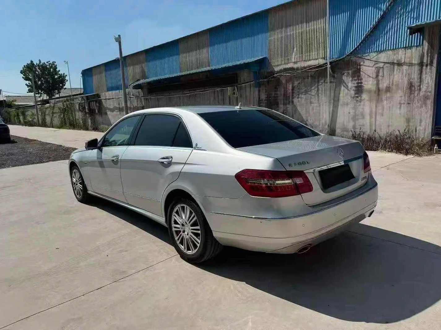 奔驰E 后面外观二