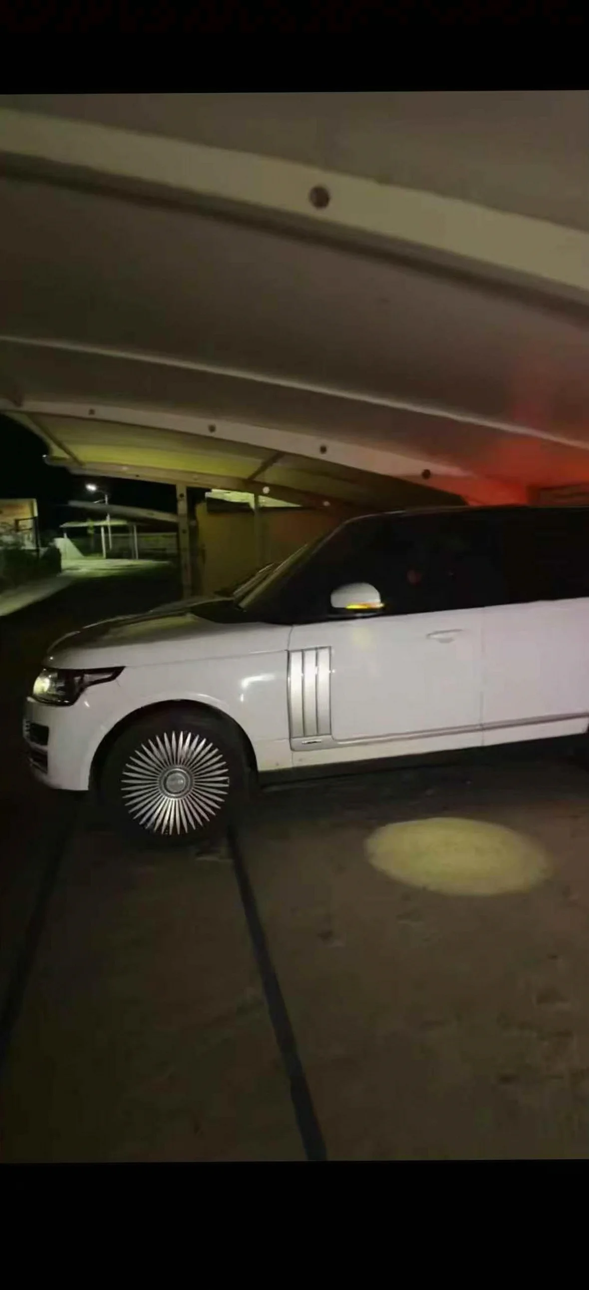 路虎揽胜 正面外观二