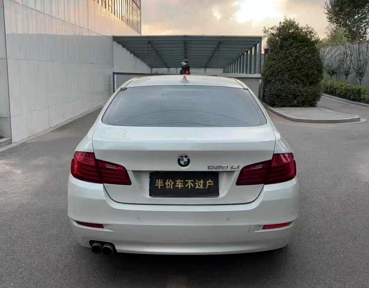 宝马5系 后面外观一