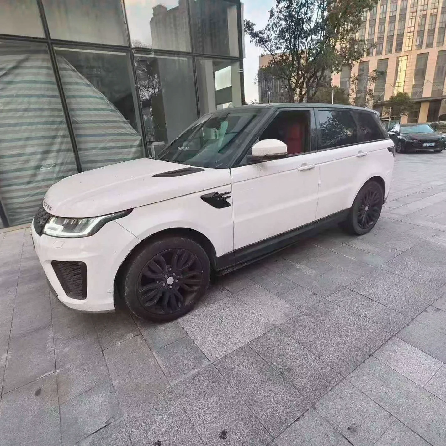 路虎揽胜运动 正面外观三