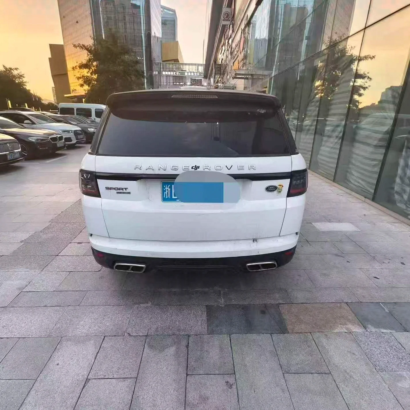 路虎揽胜运动 后面外观一