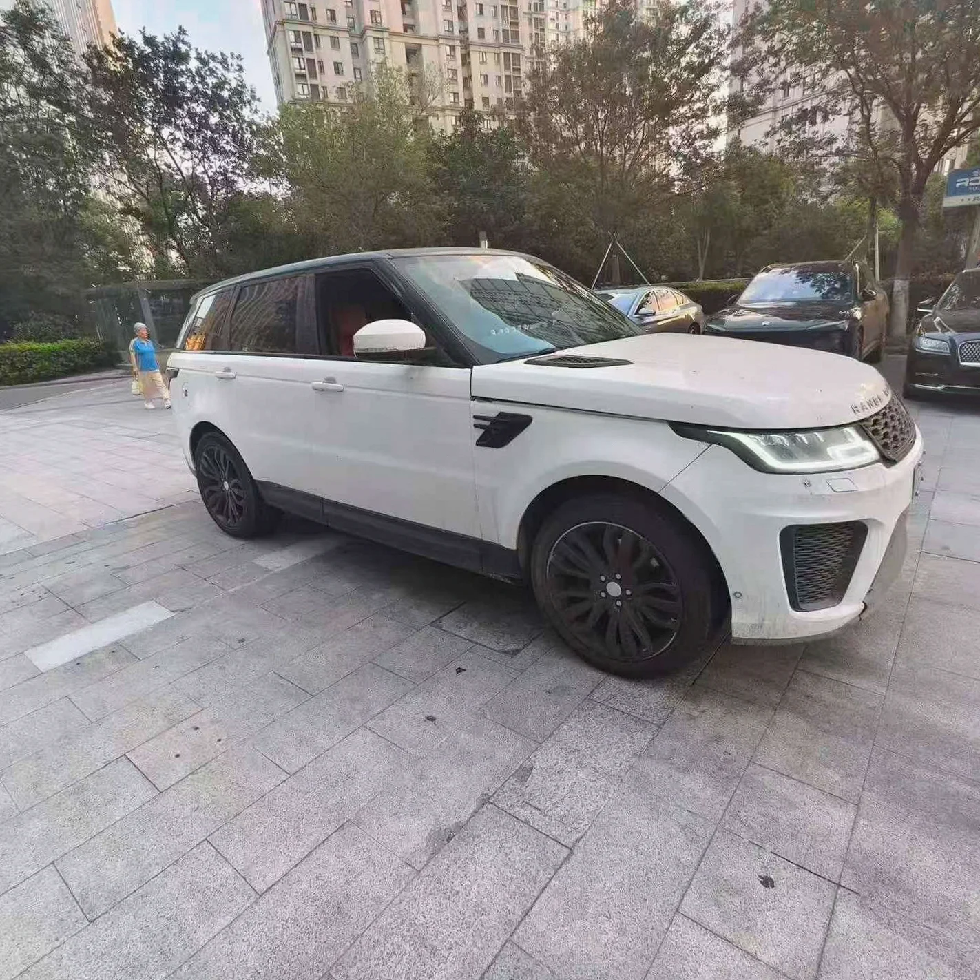 路虎揽胜运动 正面外观二