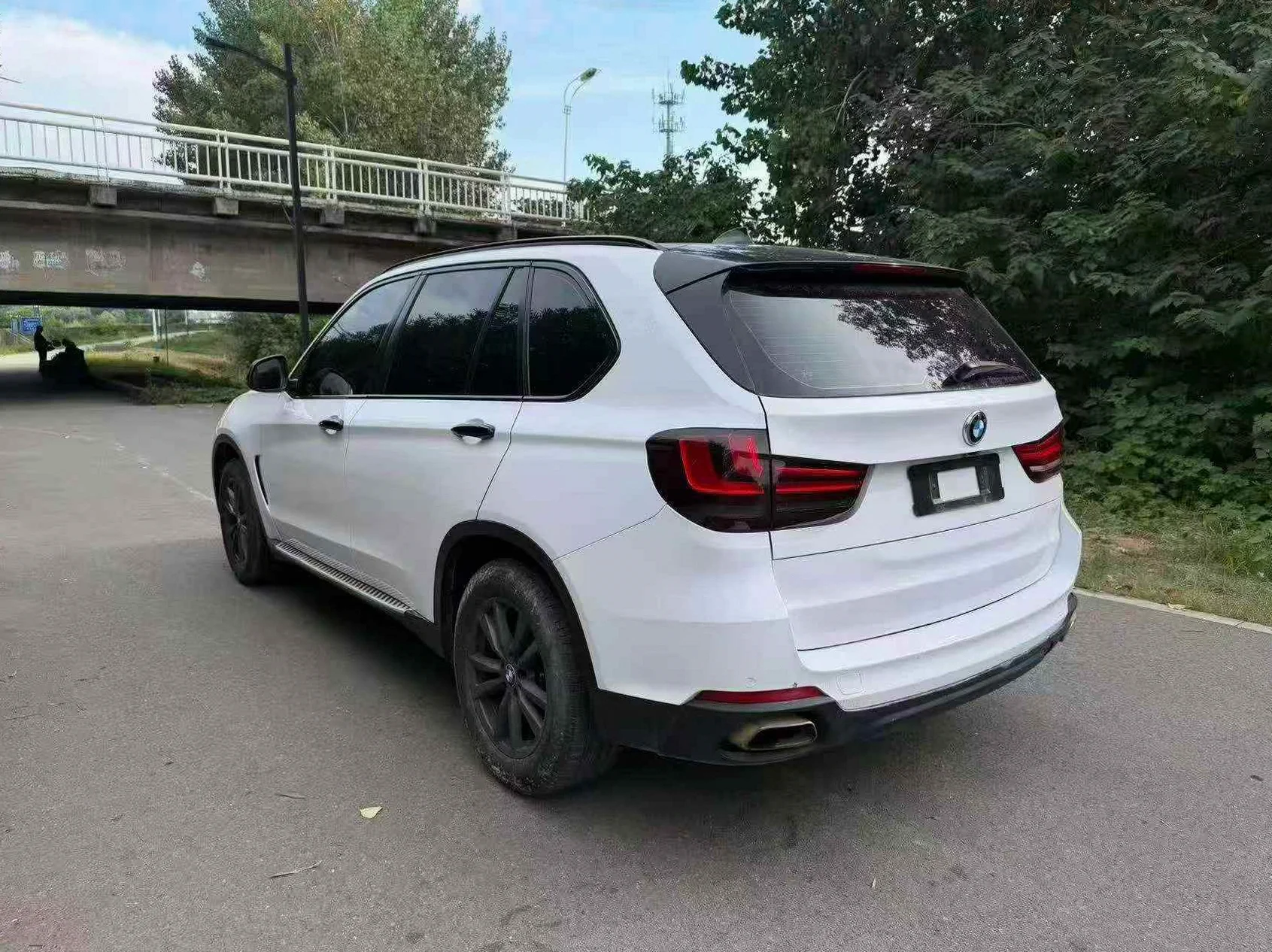 宝马X5 后面外观二