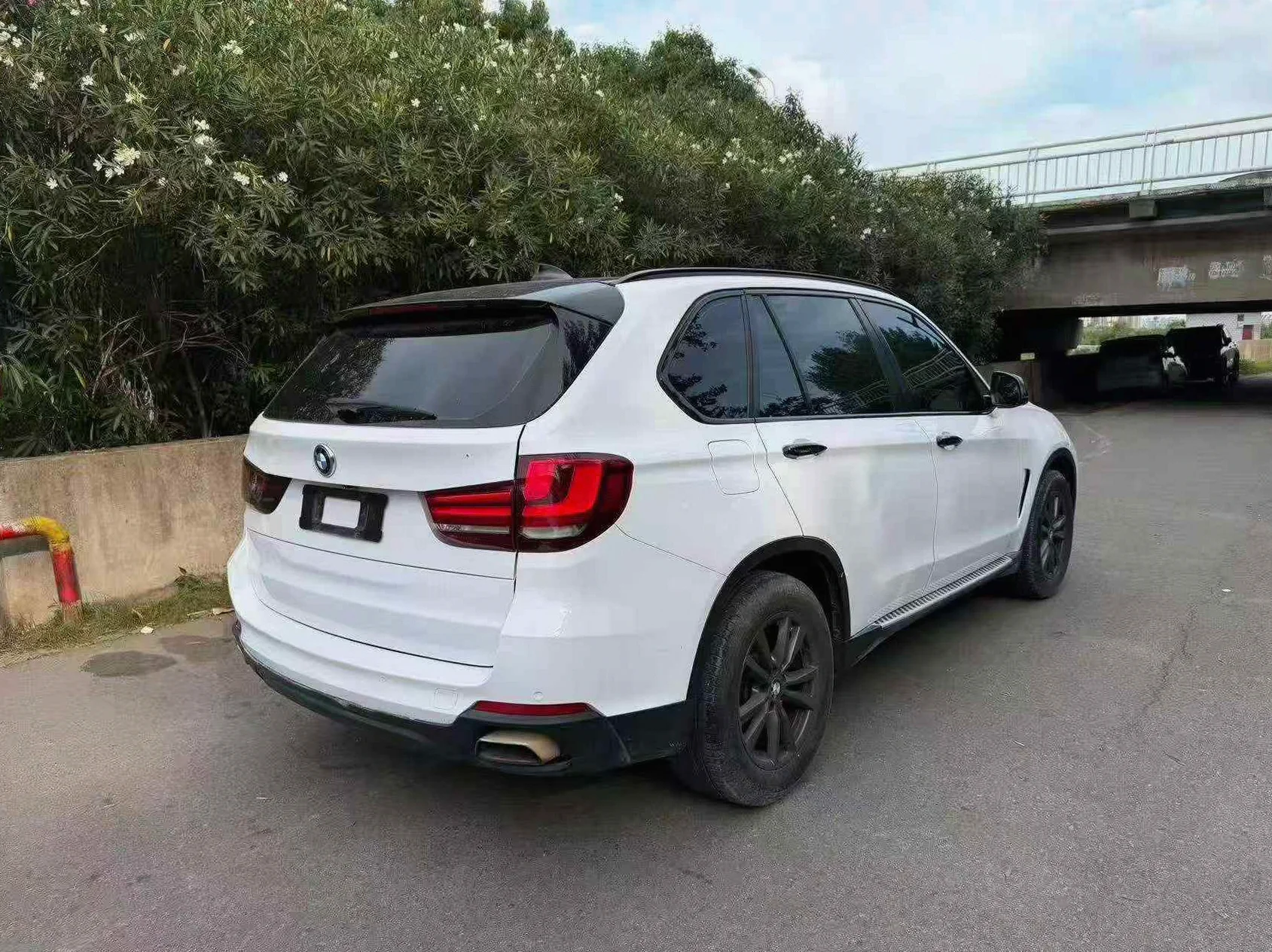 宝马X5 后面外观三