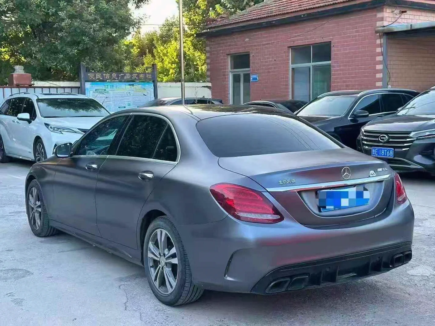 奔驰C 后面外观一
