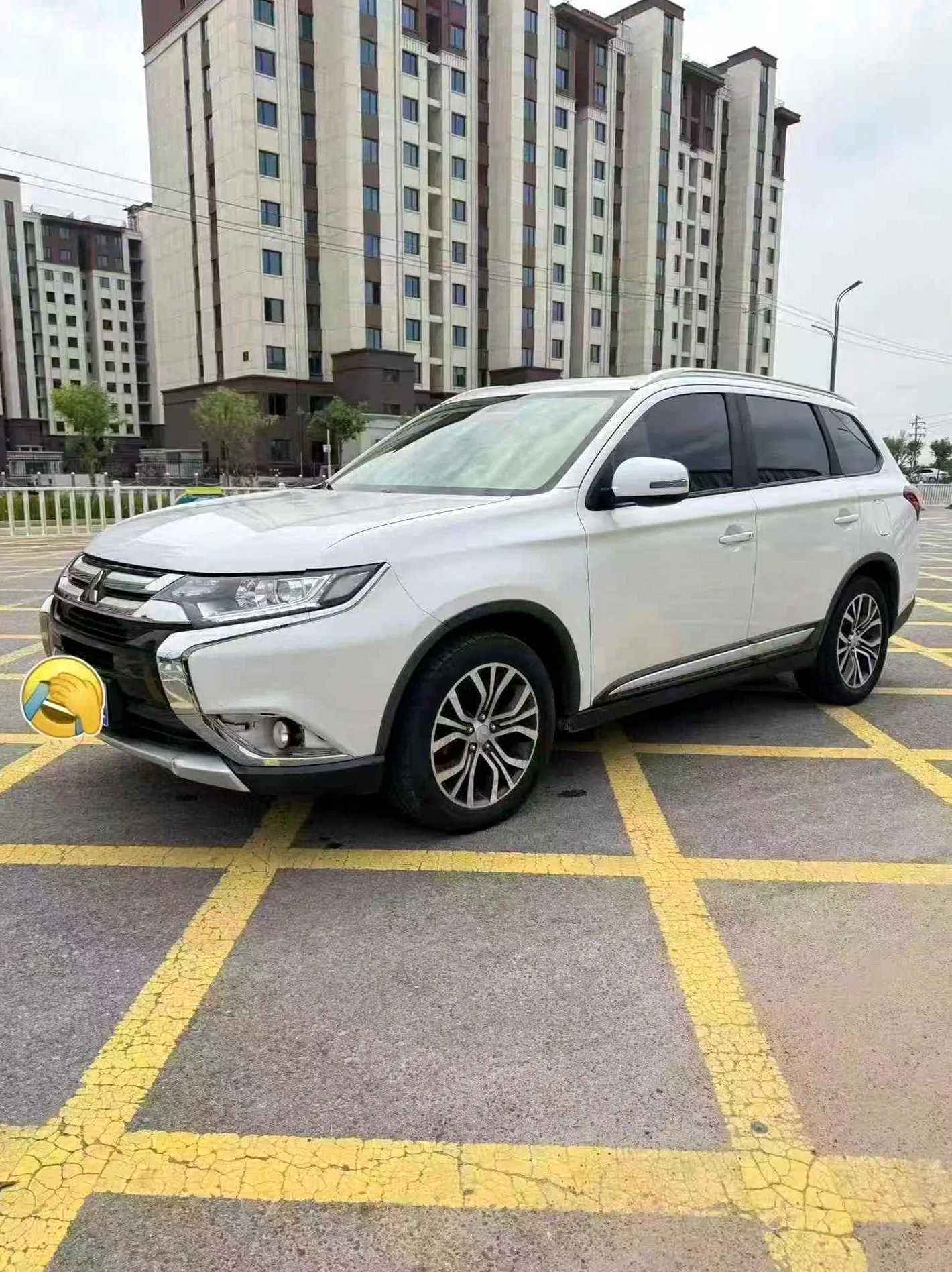 三菱欧蓝德 正面外观二
