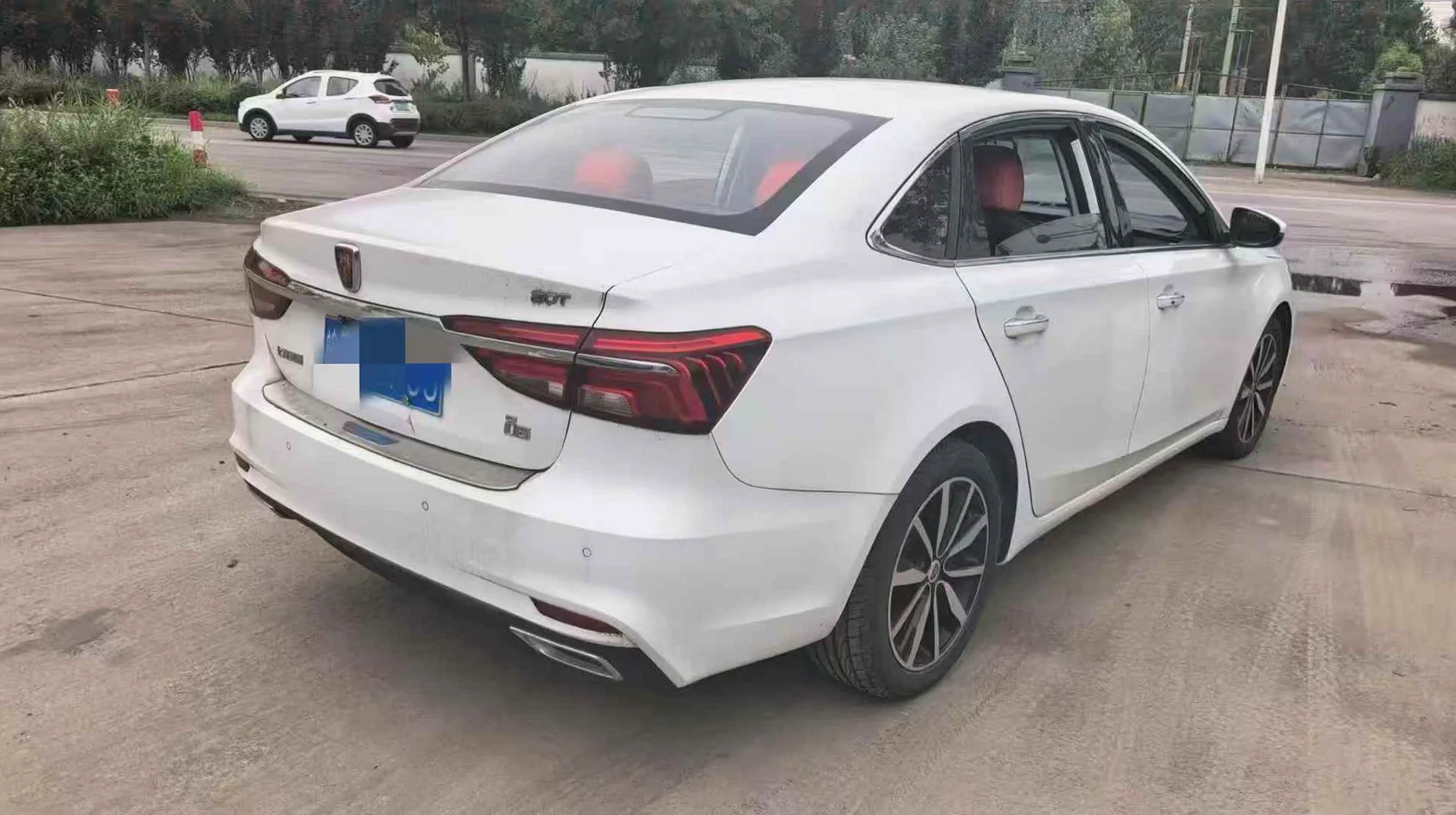 荣威i6 后面外观二