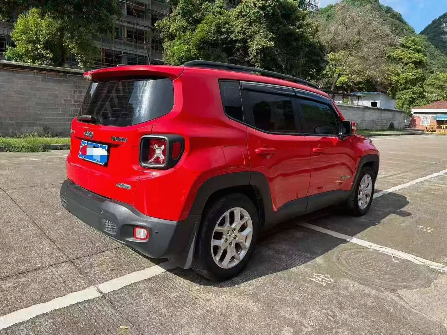 Jeep自由侠 后面外观三
