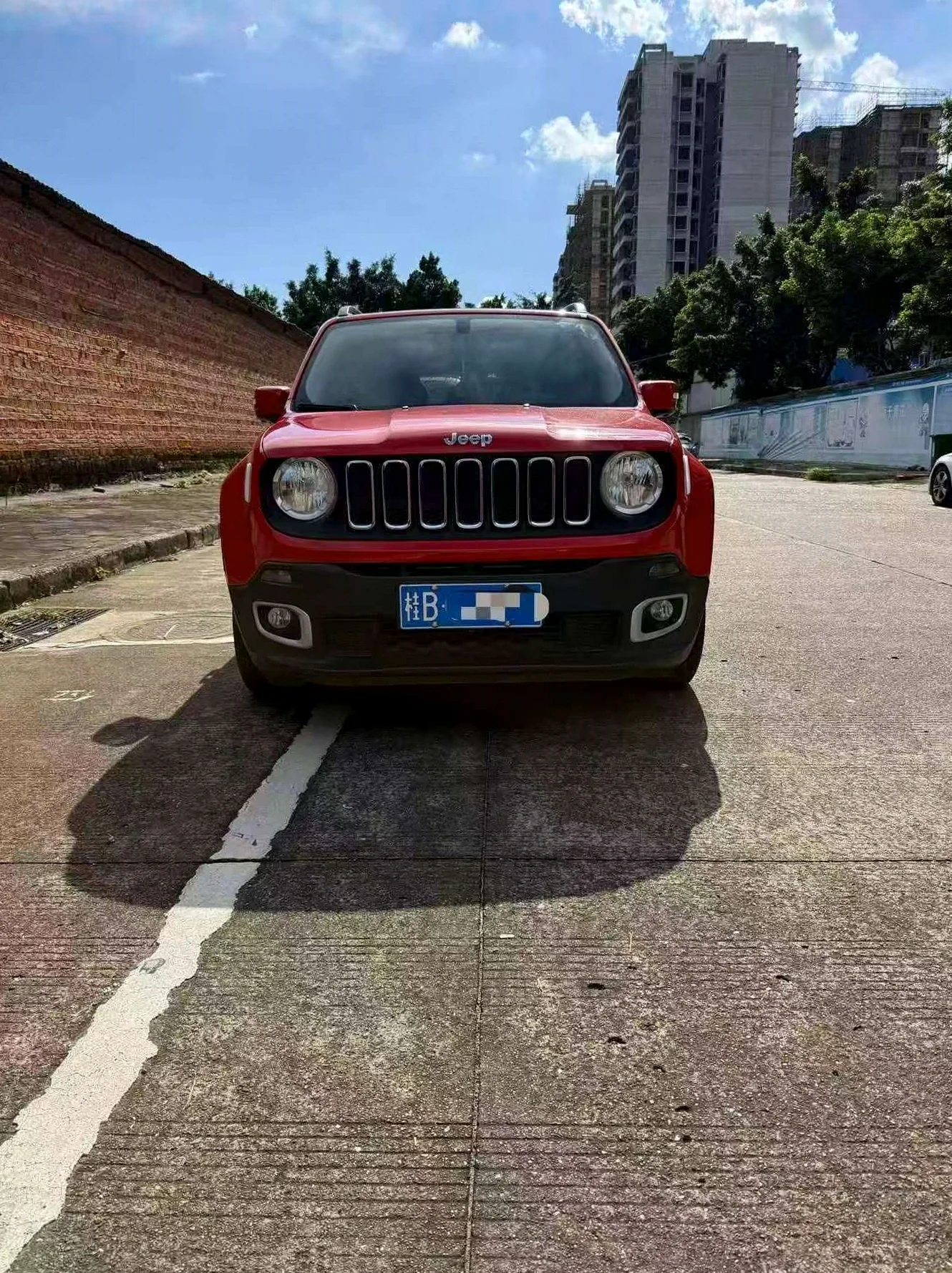 Jeep自由侠 正面外观二
