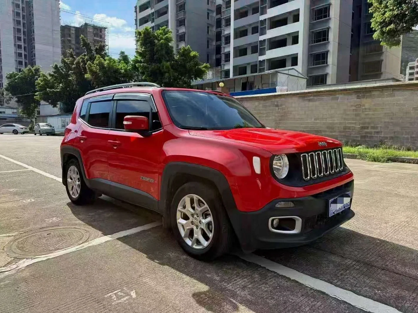 Jeep自由侠 正面外观三