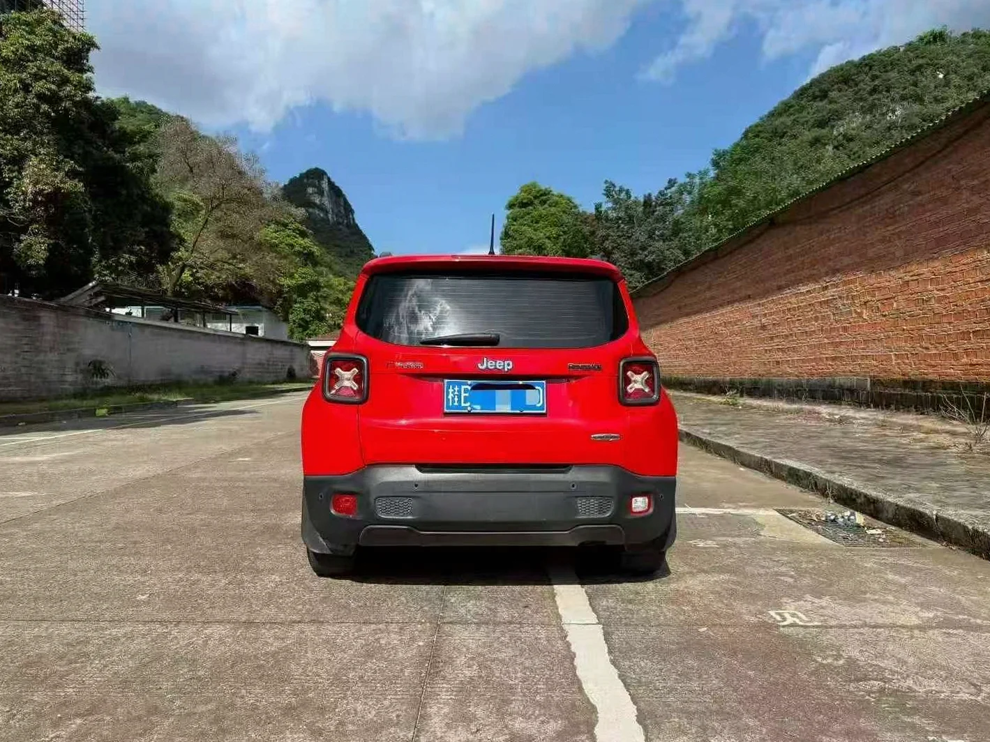 Jeep自由侠 后面外观二
