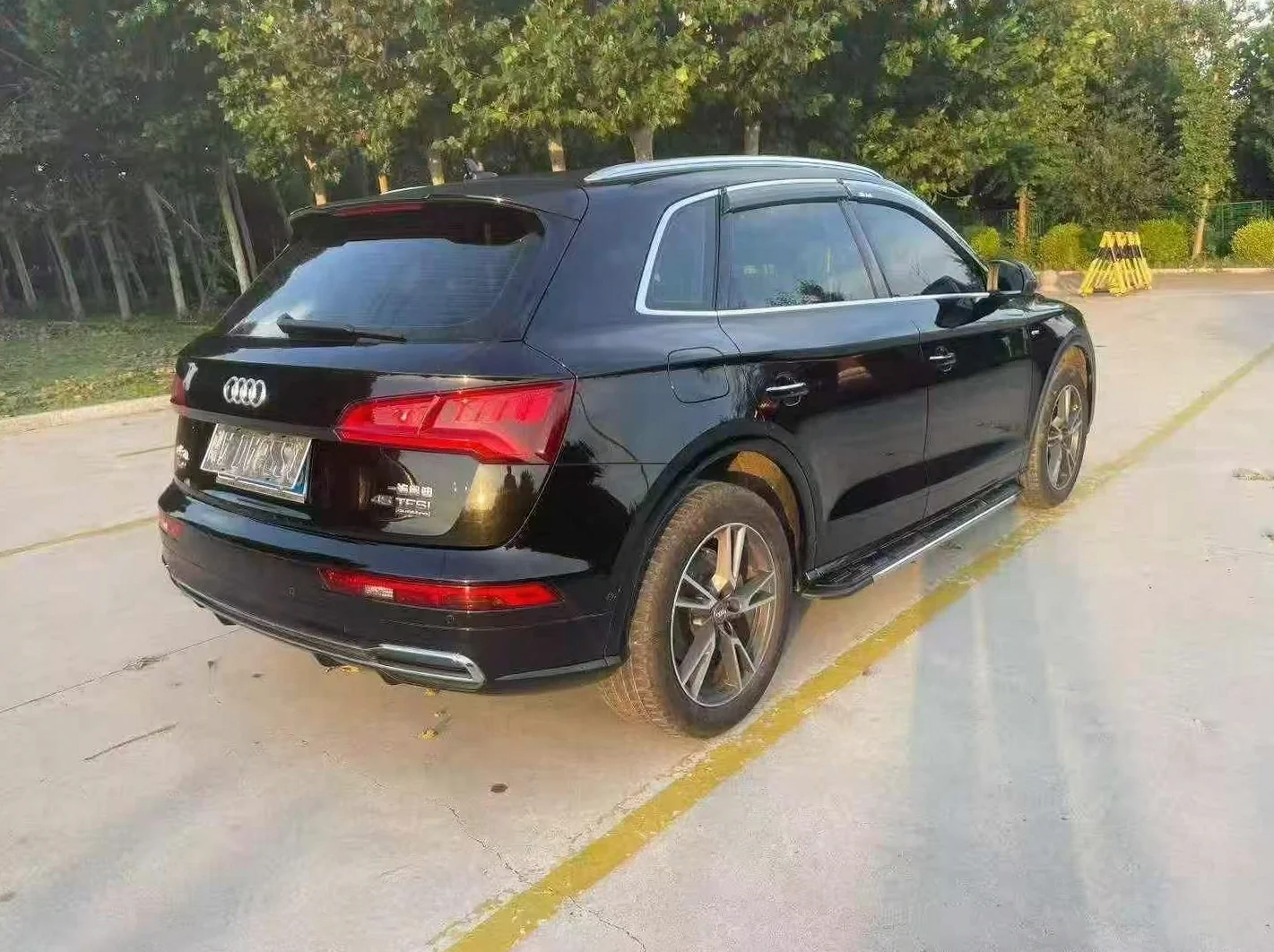 奥迪Q5 后面外观三