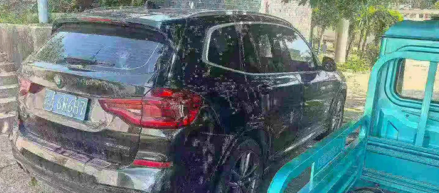 宝马X3 后面外观一