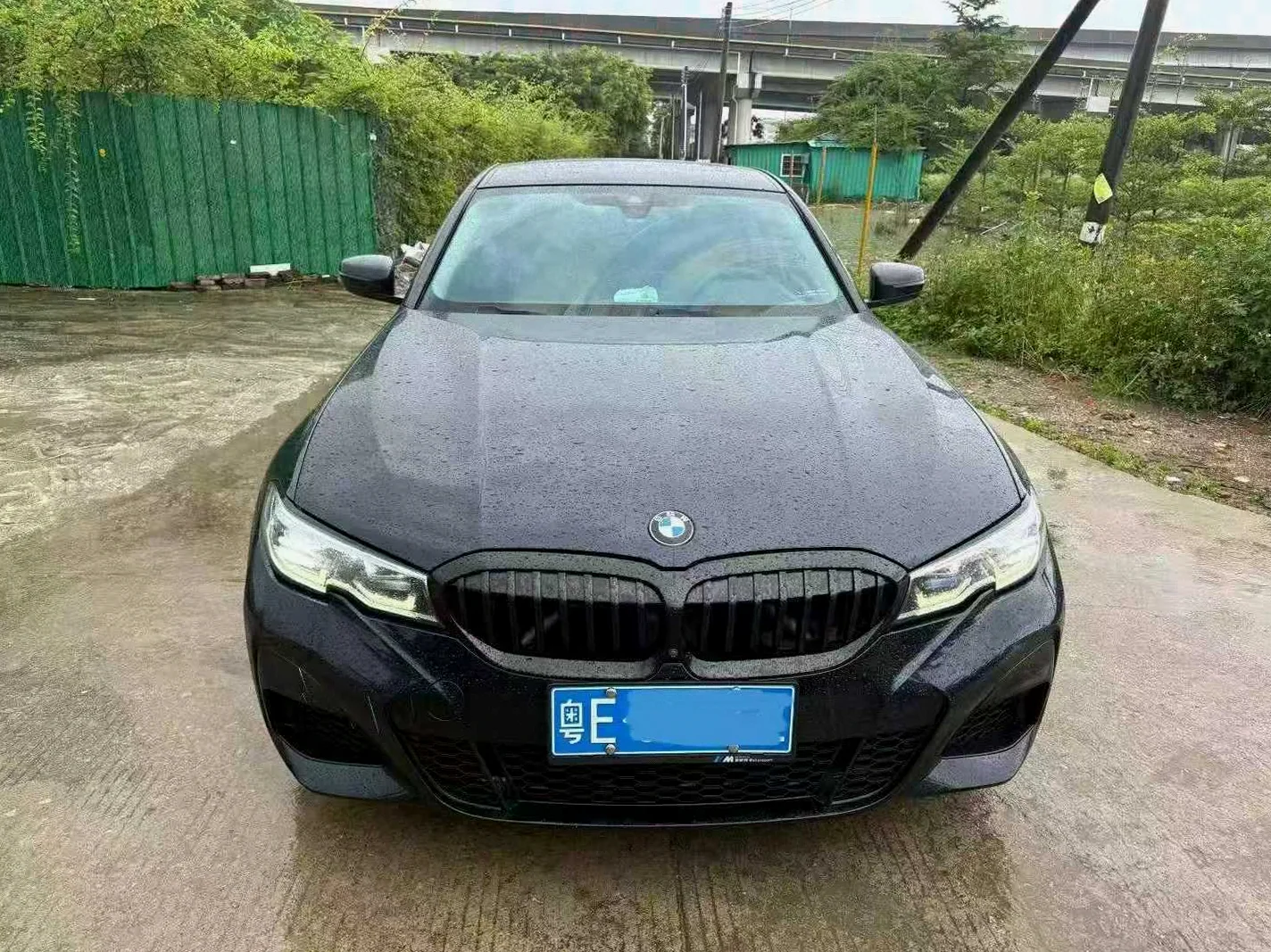 2021款宝马325i M运动曜夜套装