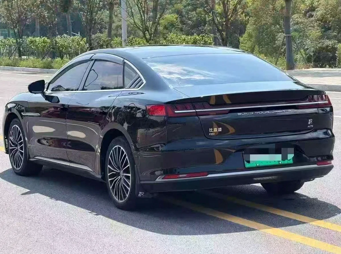 比亚迪汉 后面外观三