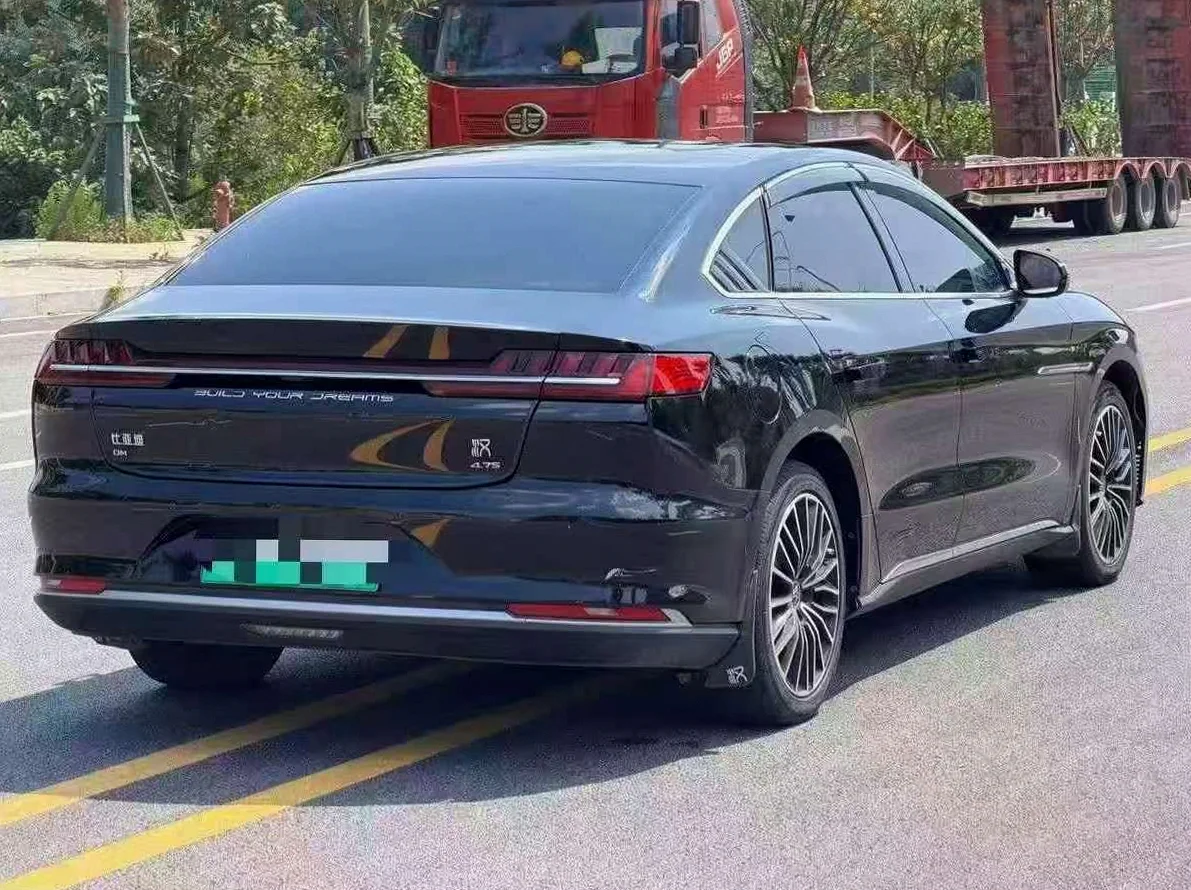 比亚迪汉 后面外观一