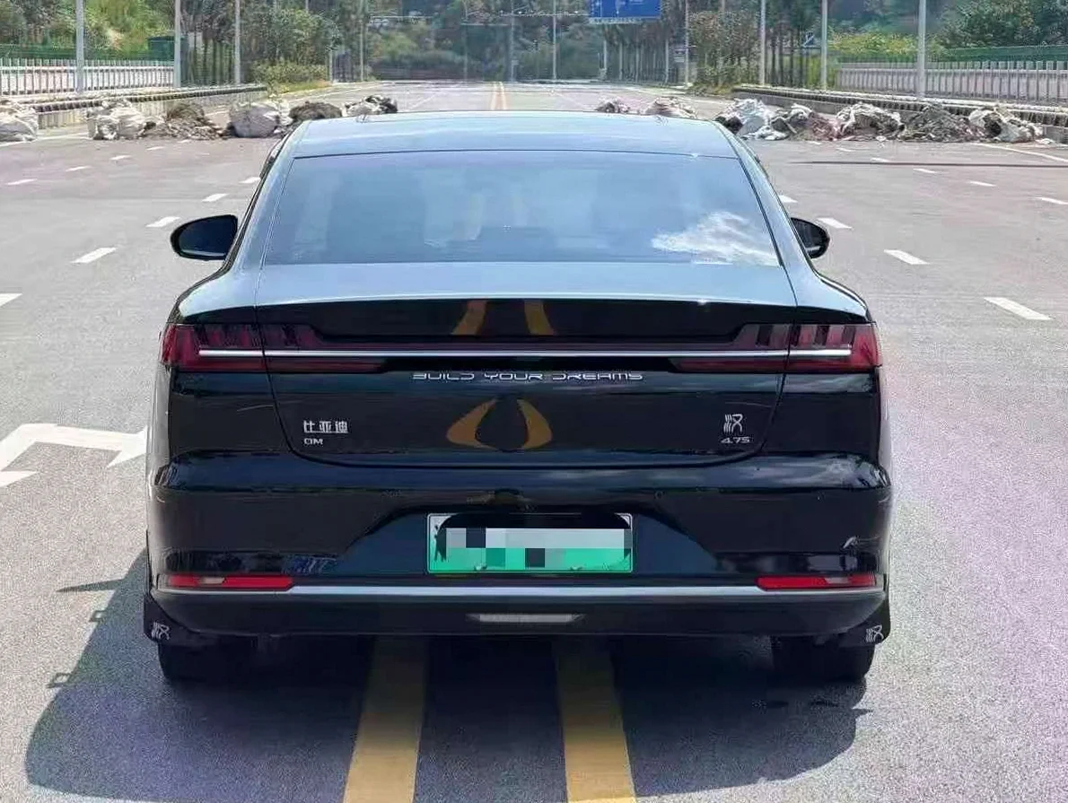 比亚迪汉 后面外观二