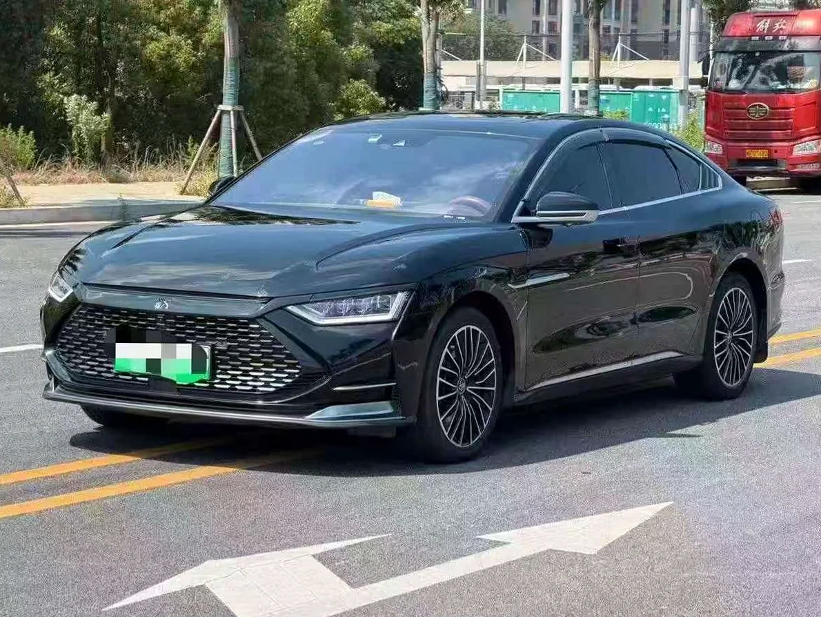 比亚迪汉 正面外观三