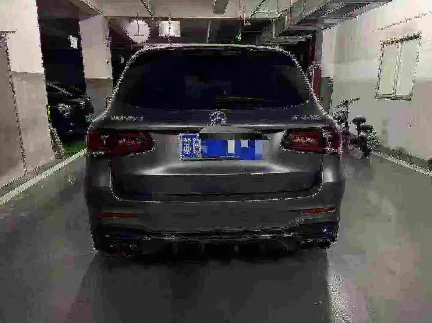 奔驰AMG 后面外观二