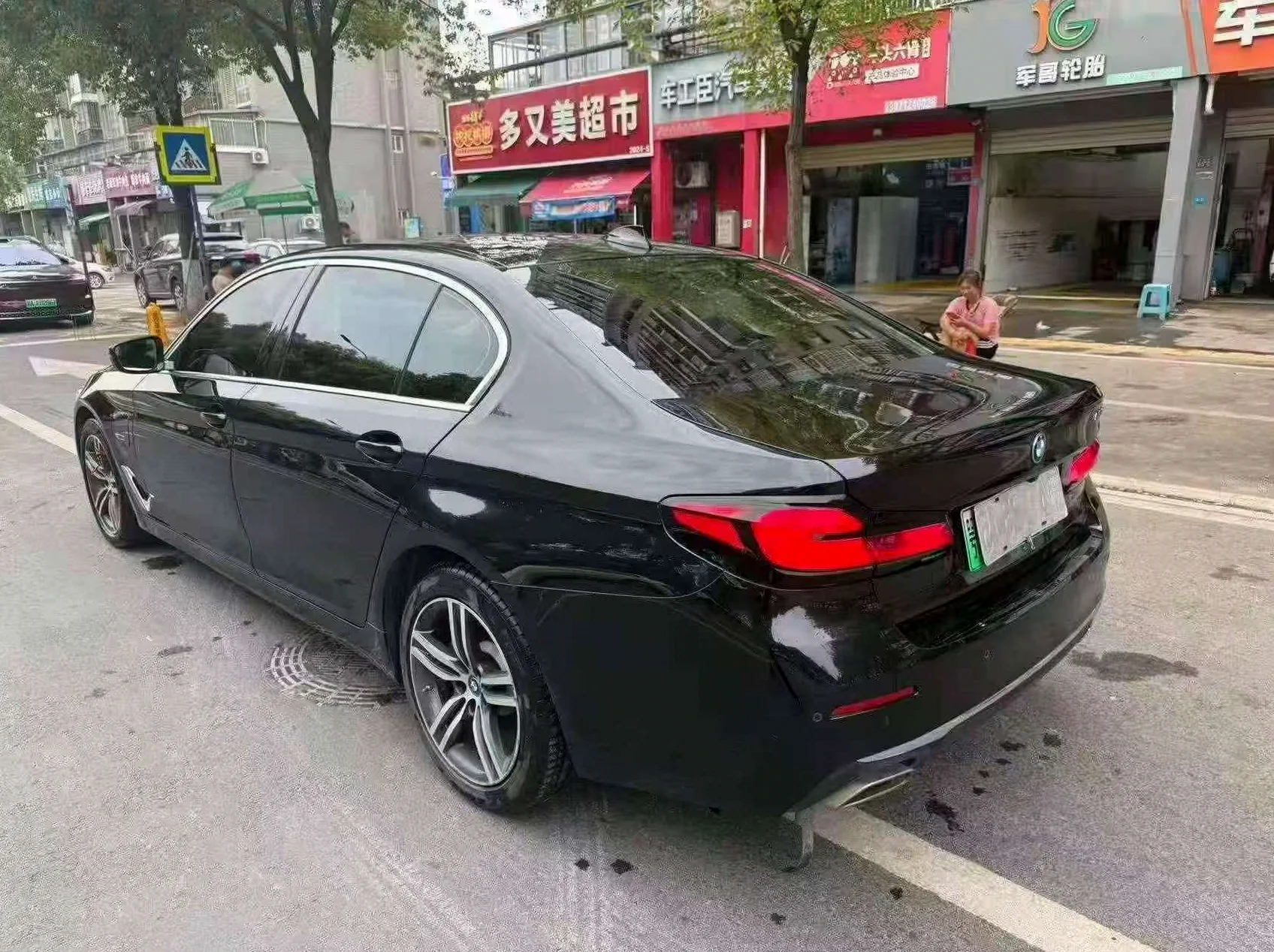 宝马5系 后面外观一