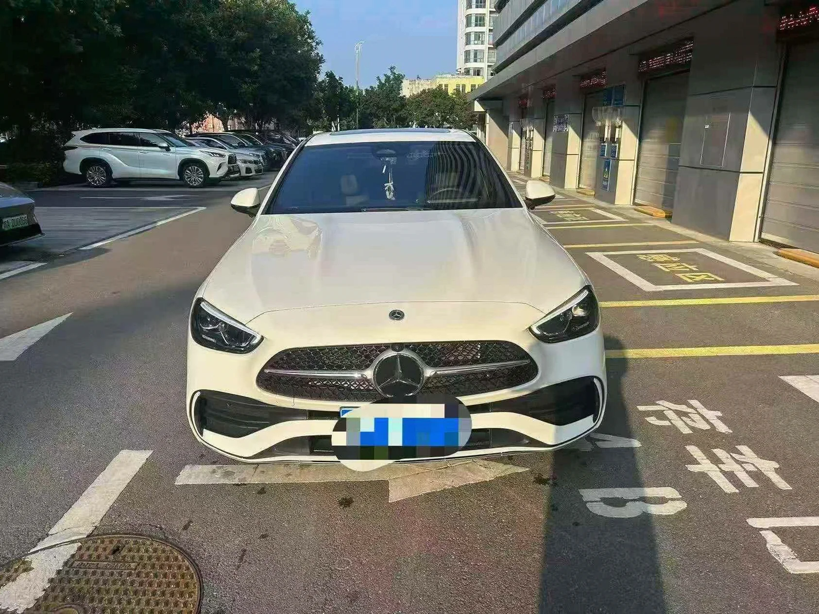 奔驰C 正面外观二