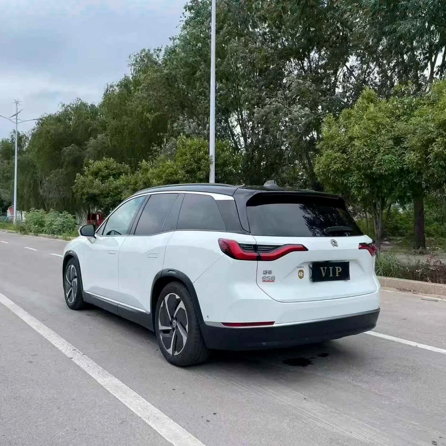 蔚来ES8 后面外观二