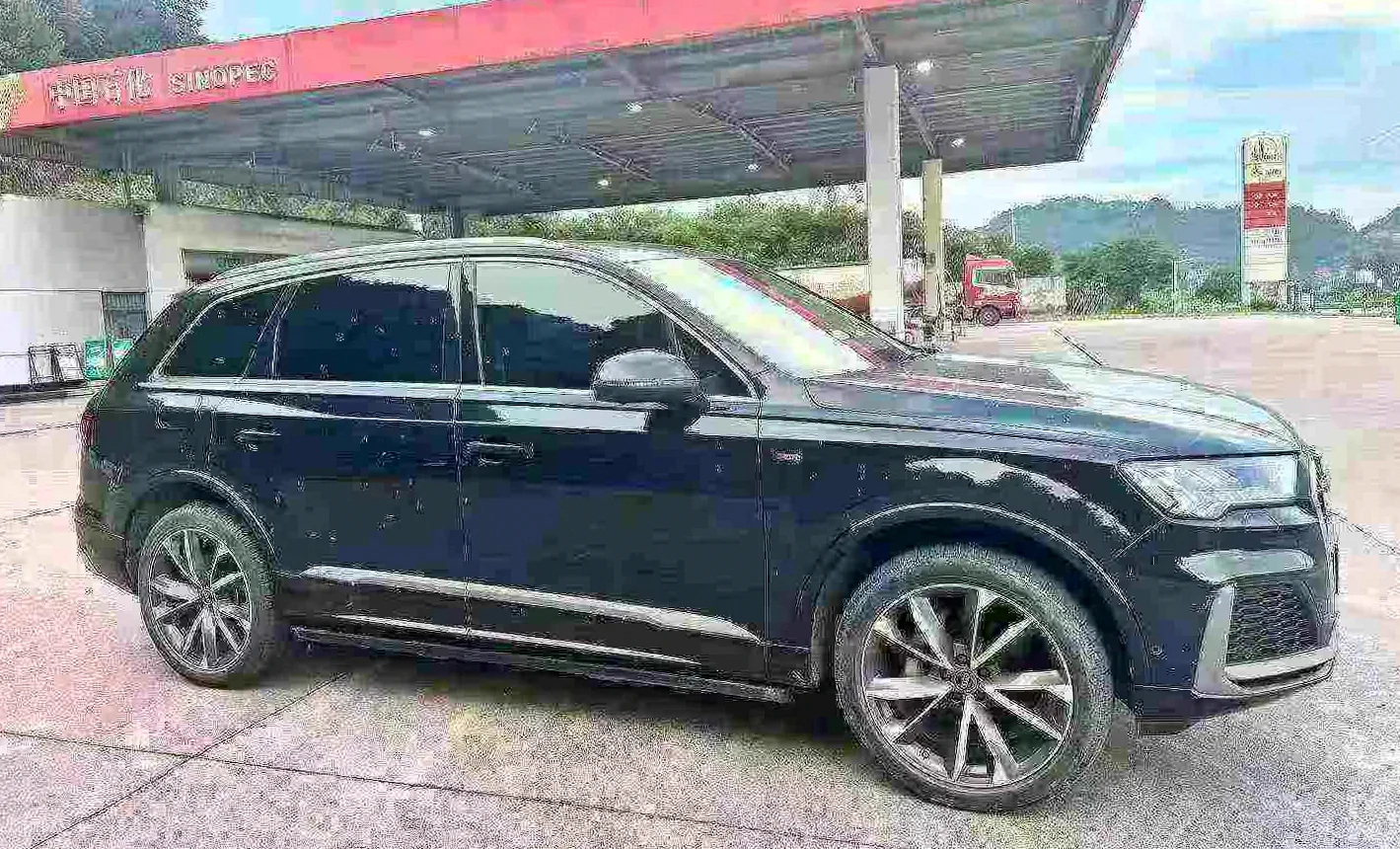 奥迪Q7 正面外观三