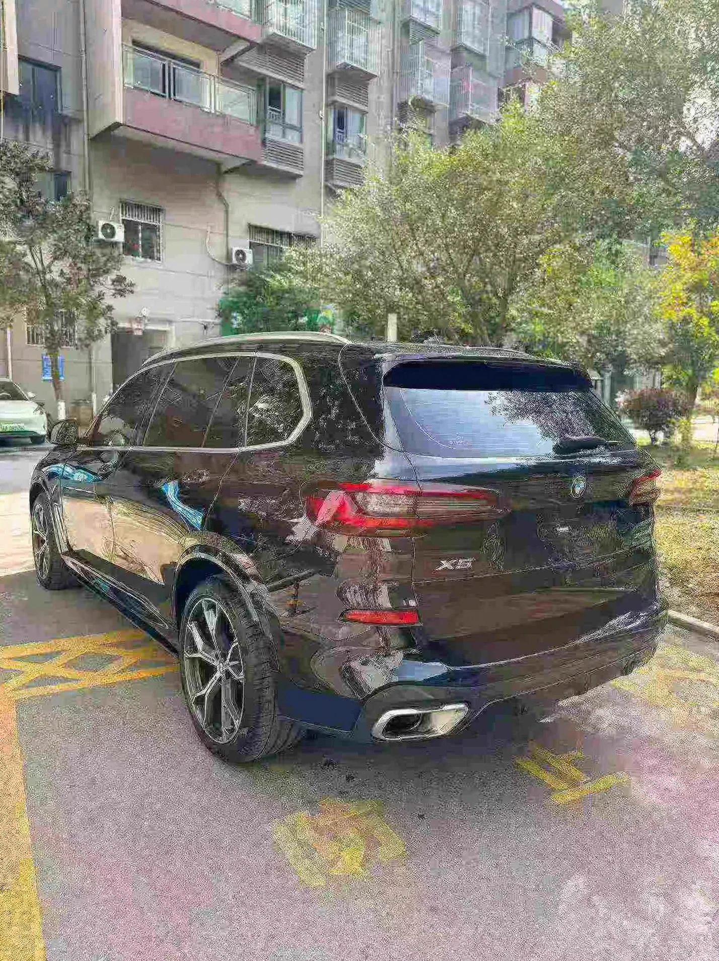 宝马X5 后面外观二