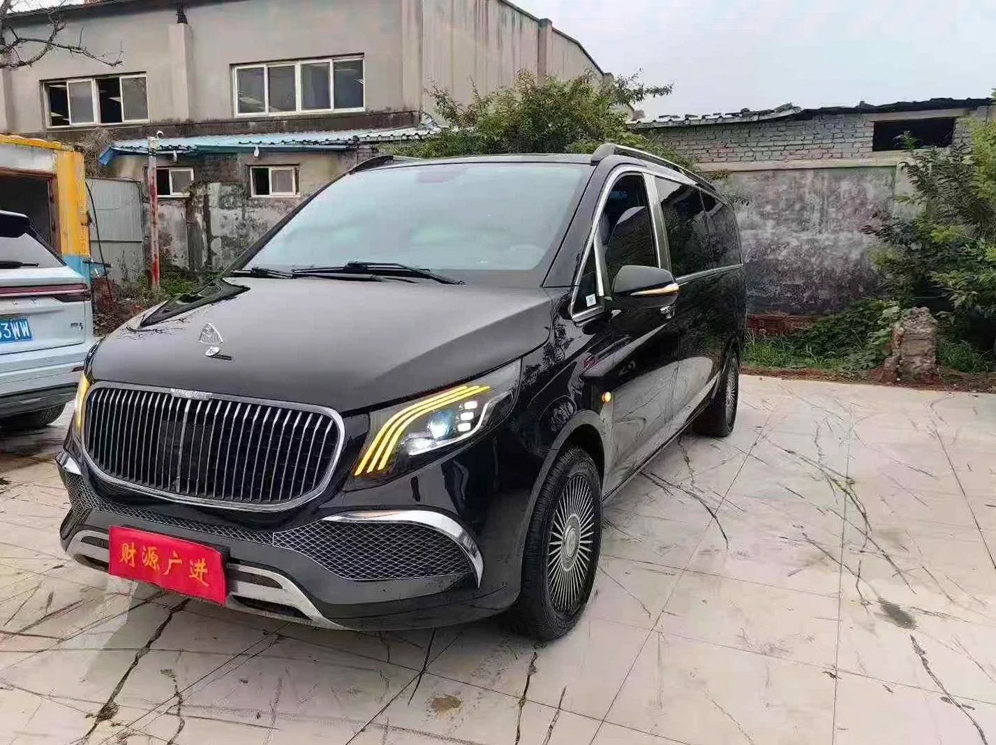 奔驰威霆 正面外观三