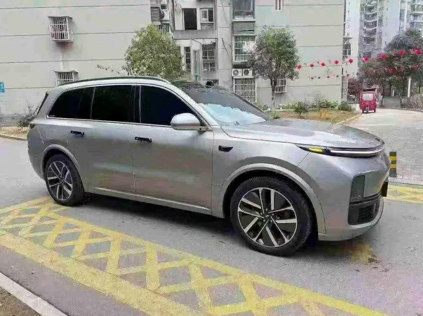 理想L9 正面外观三