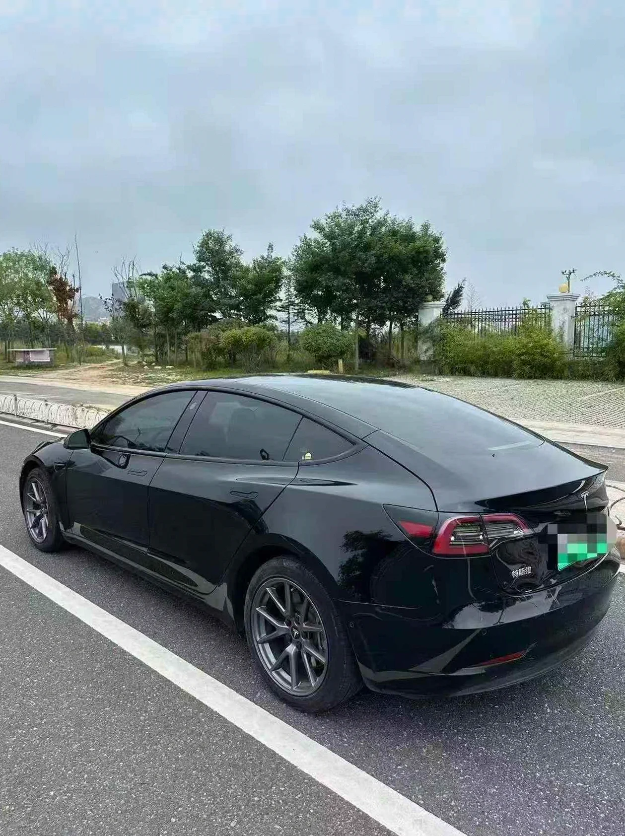 特斯拉MODEL 后面外观三