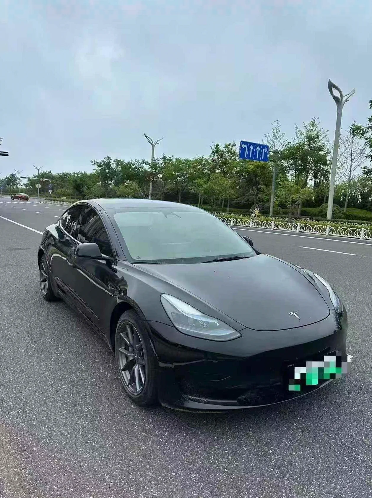 特斯拉MODEL 正面外观二