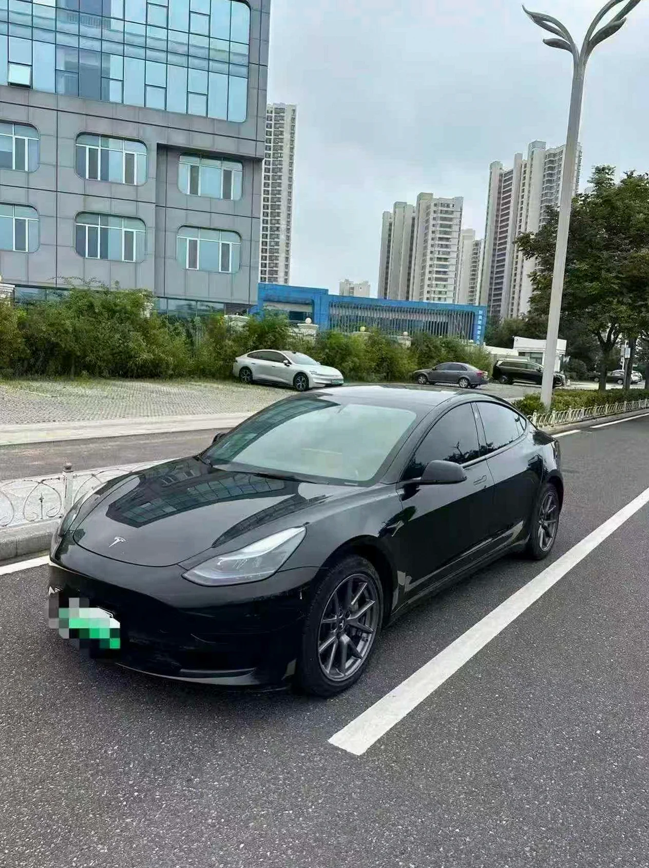 特斯拉MODEL 正面外观三