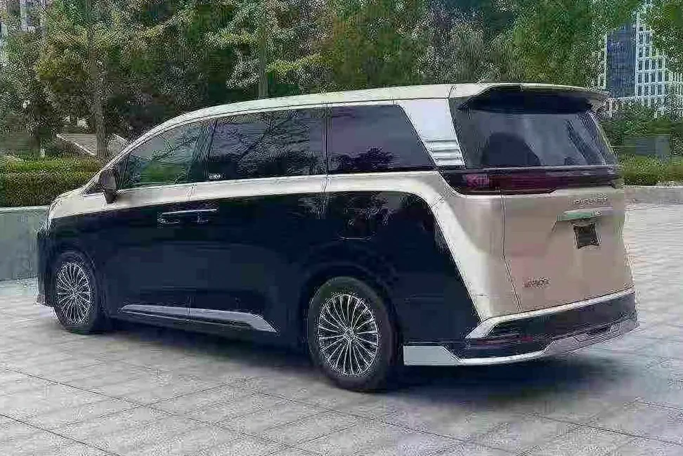 腾势D9 驾驶室