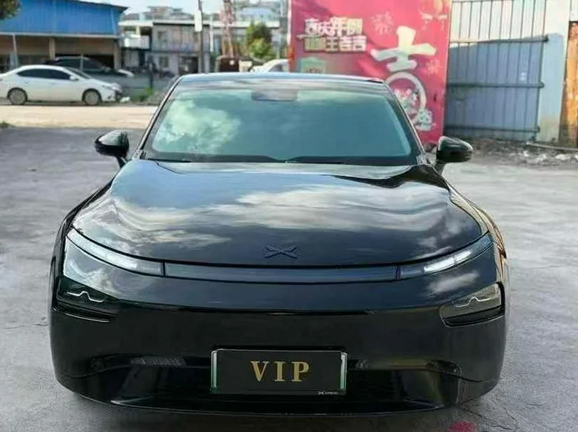 小鹏汽车p7 正面外观二