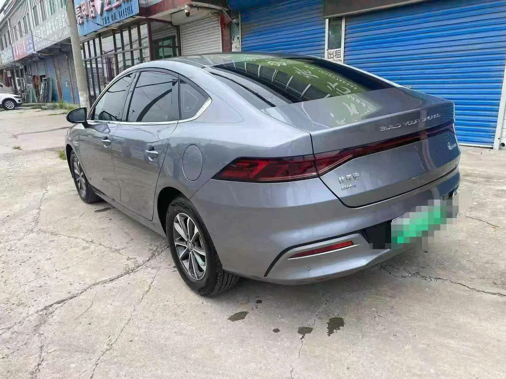 比亚迪秦 后面外观一