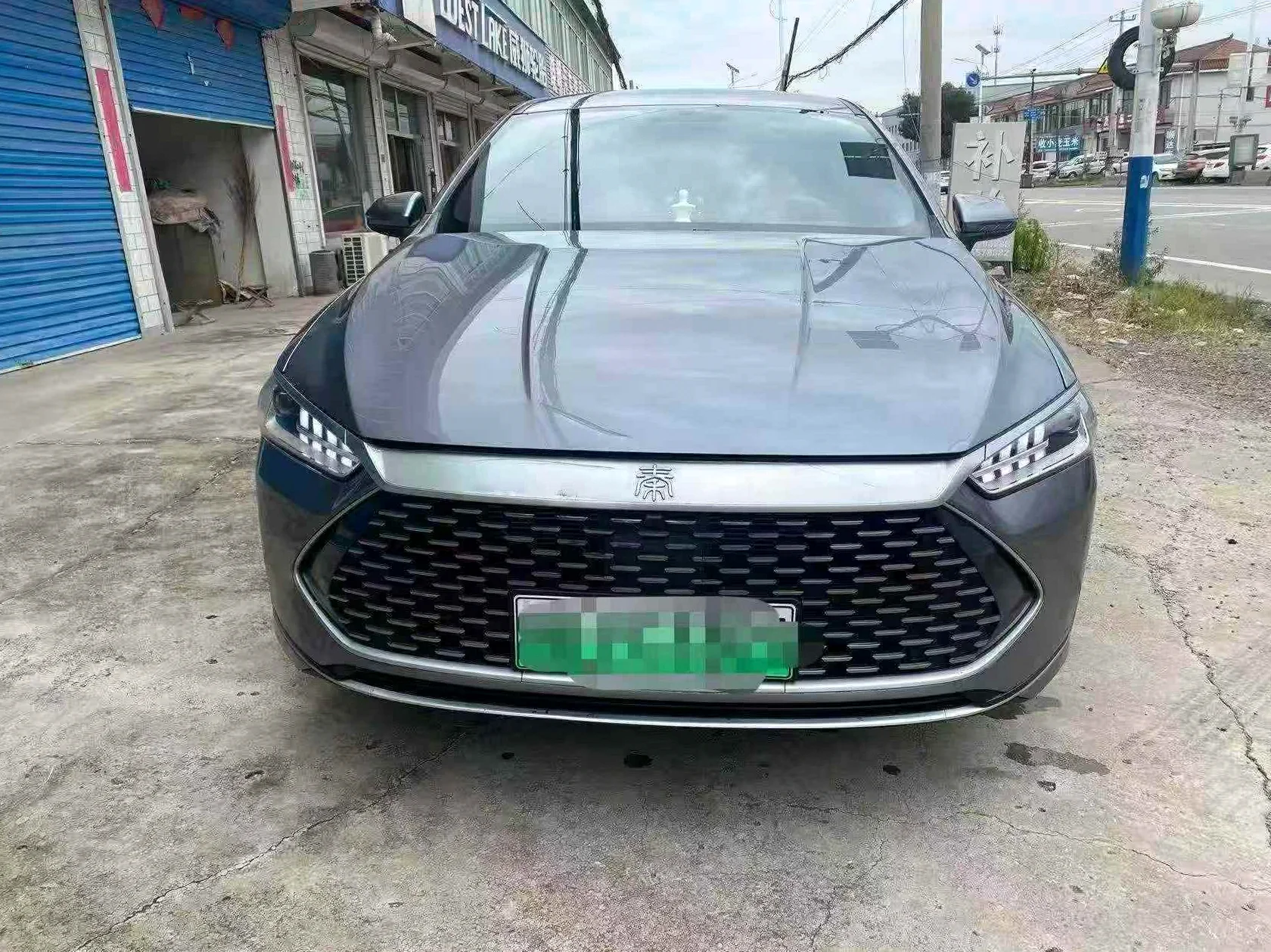 比亚迪秦 正面外观二