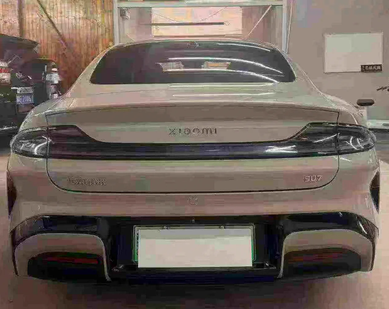 小米SU7 后面外观二