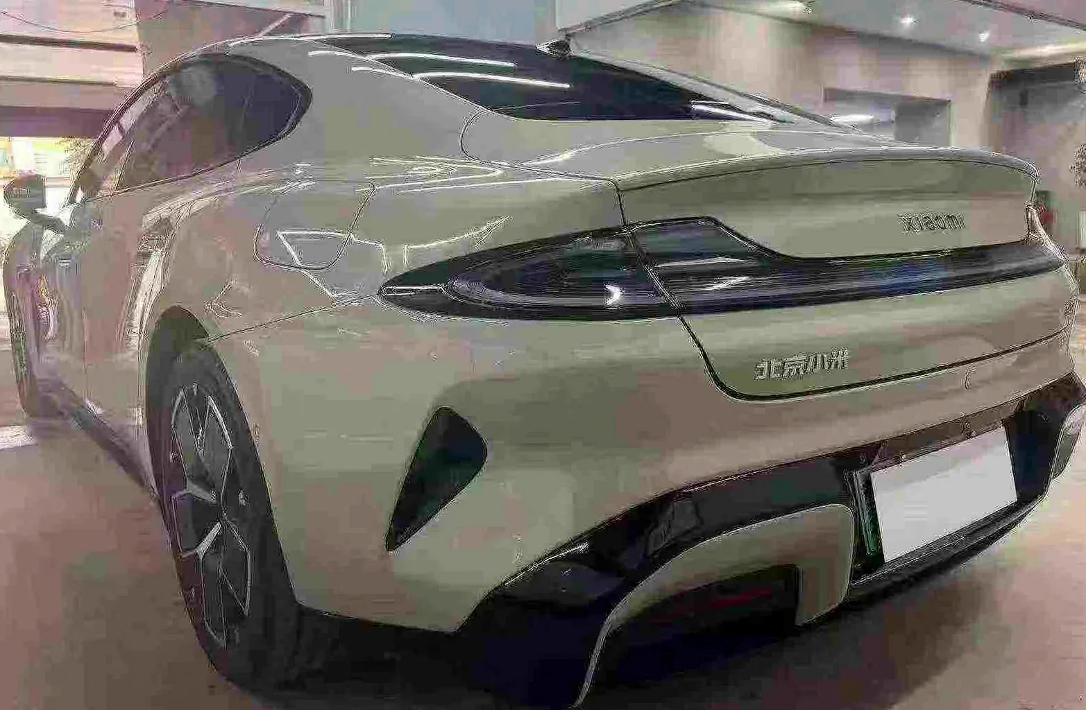 小米SU7 后面外观三