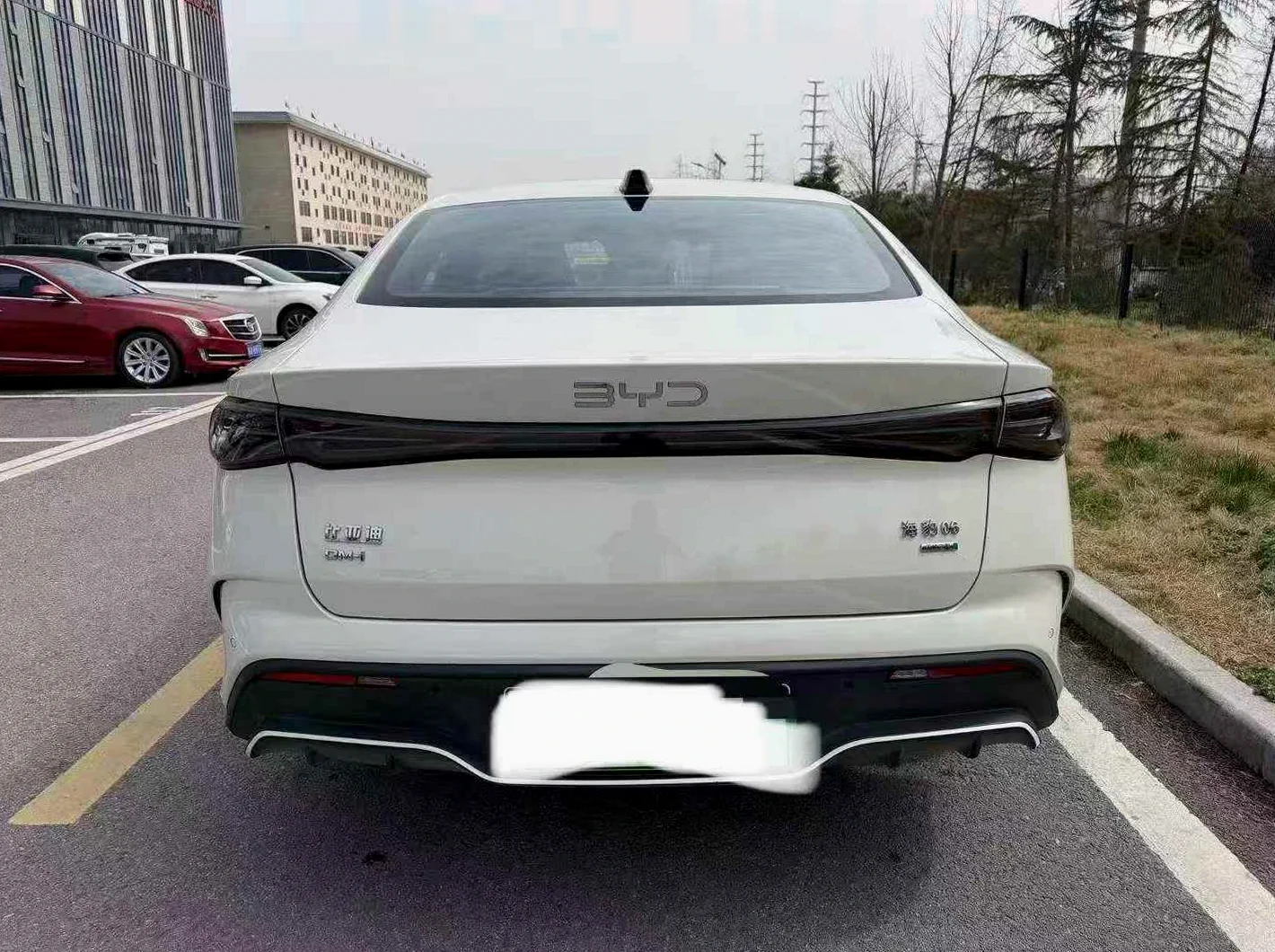 比亚迪海豹 后面外观一