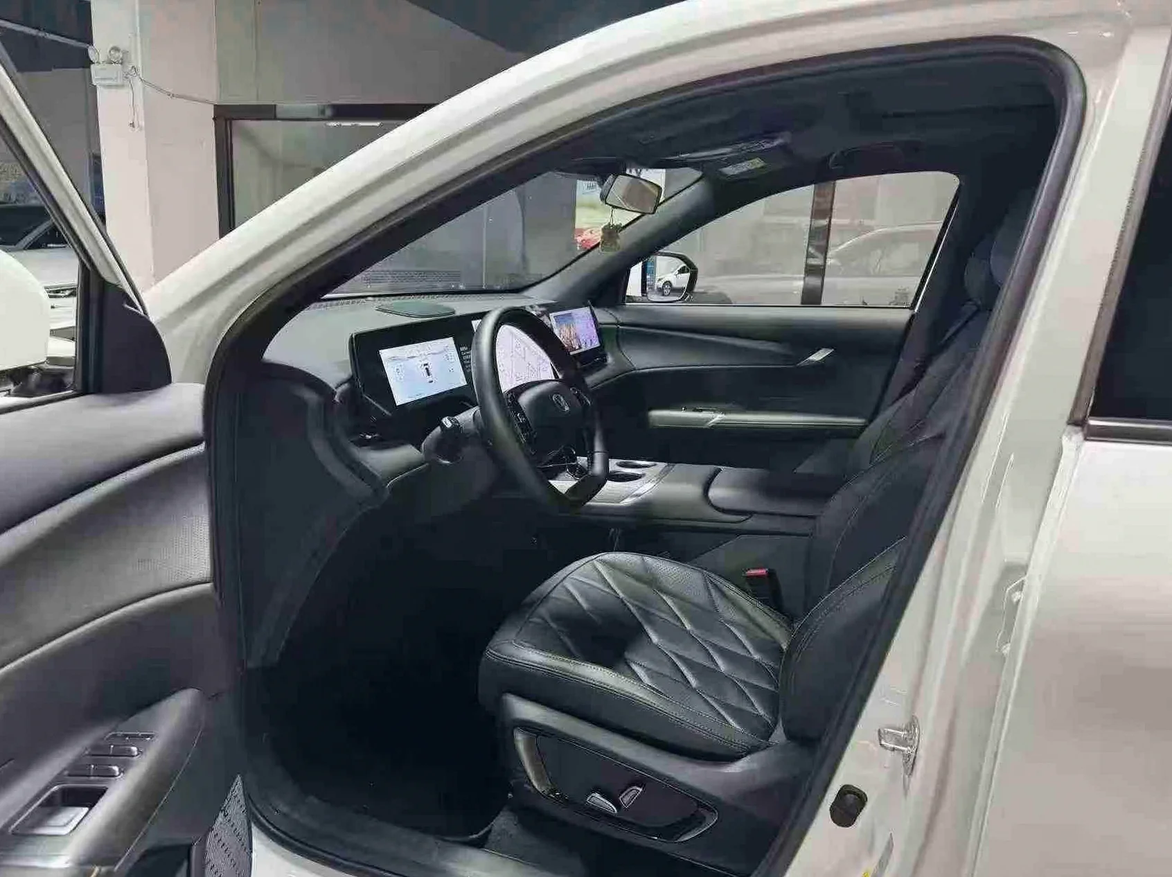 长安汽车CS75 正面外观三