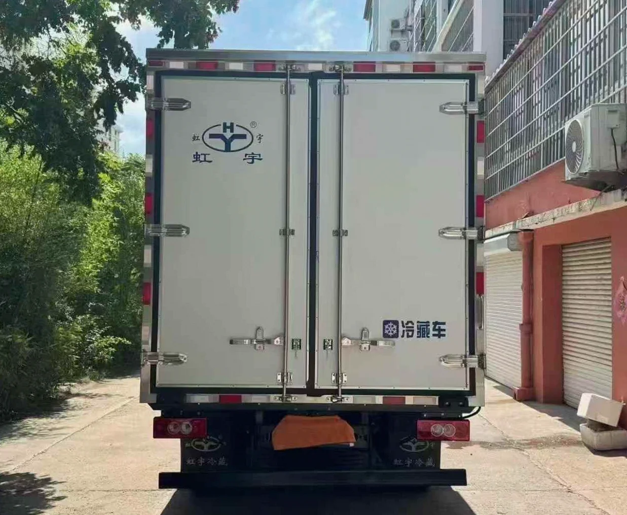 福田奥铃 后面外观一