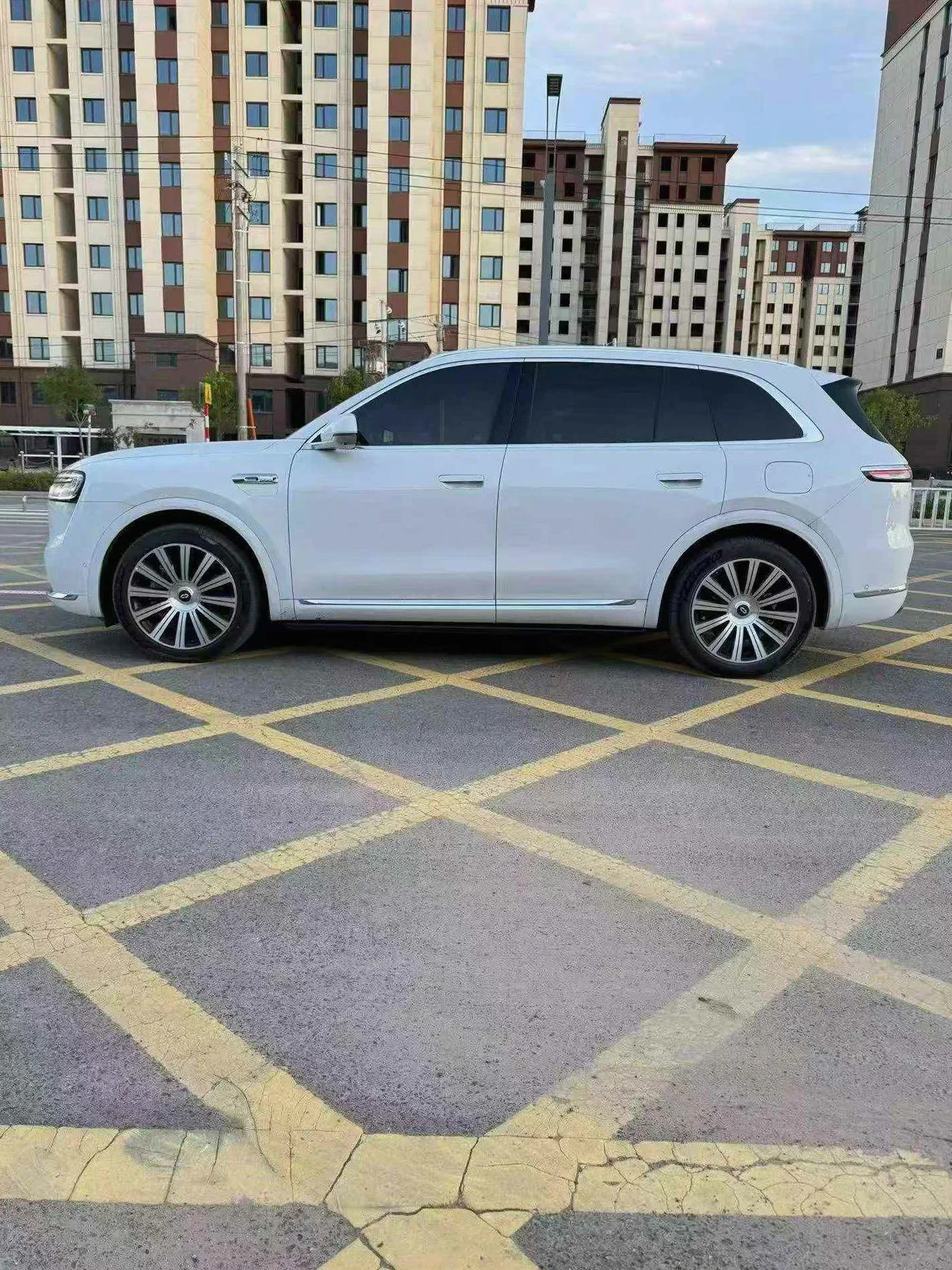 华为智选问界 正面外观三