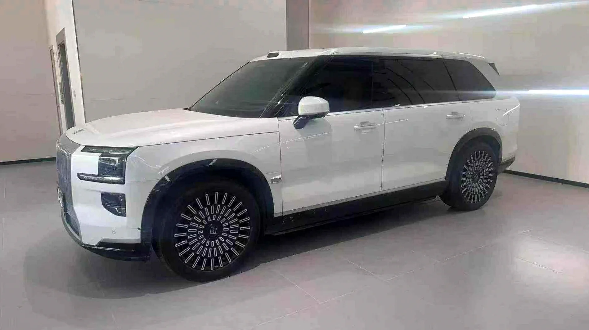 极氪汽车9X 正面外观三