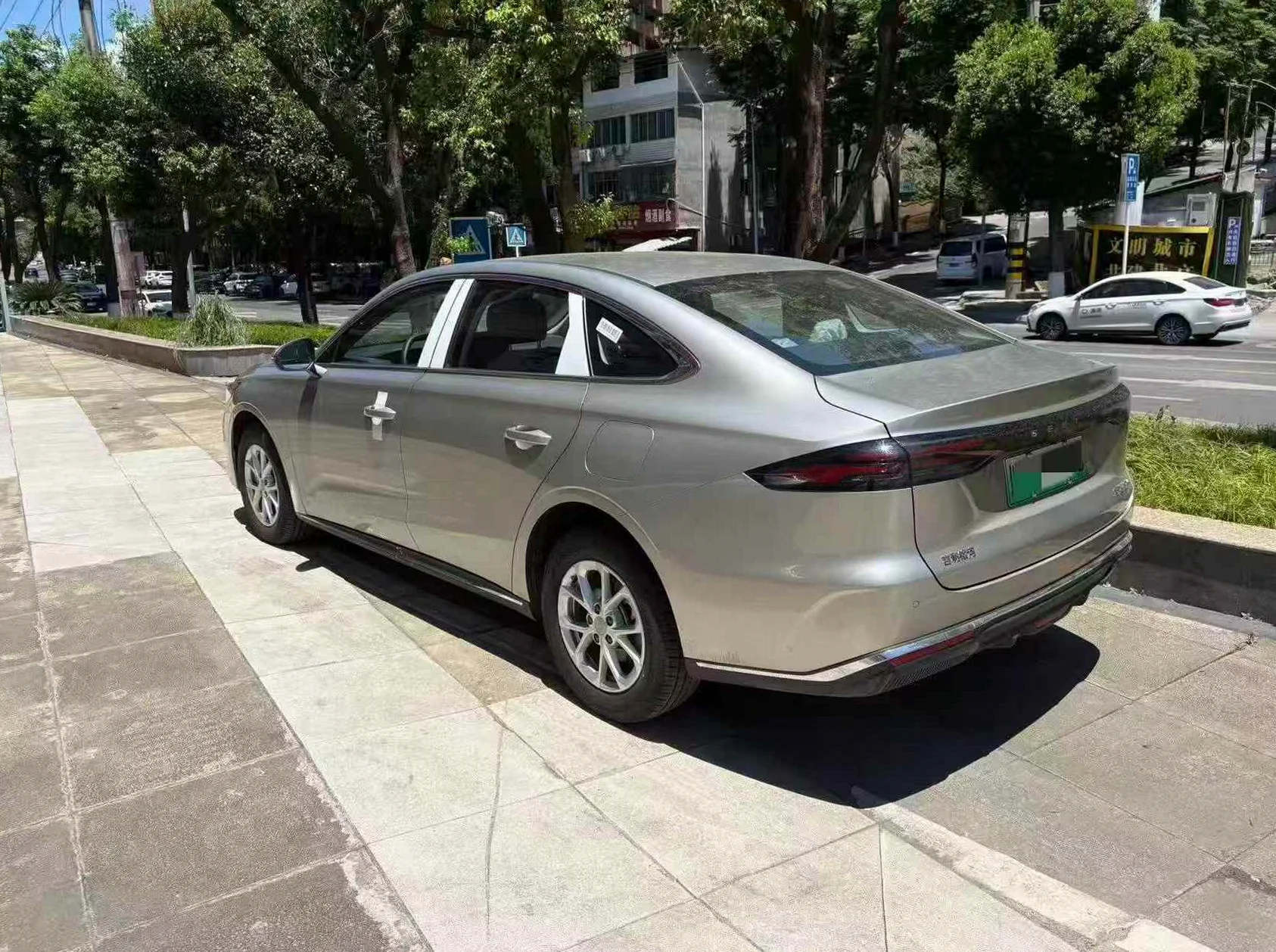 吉利银河 后面外观二